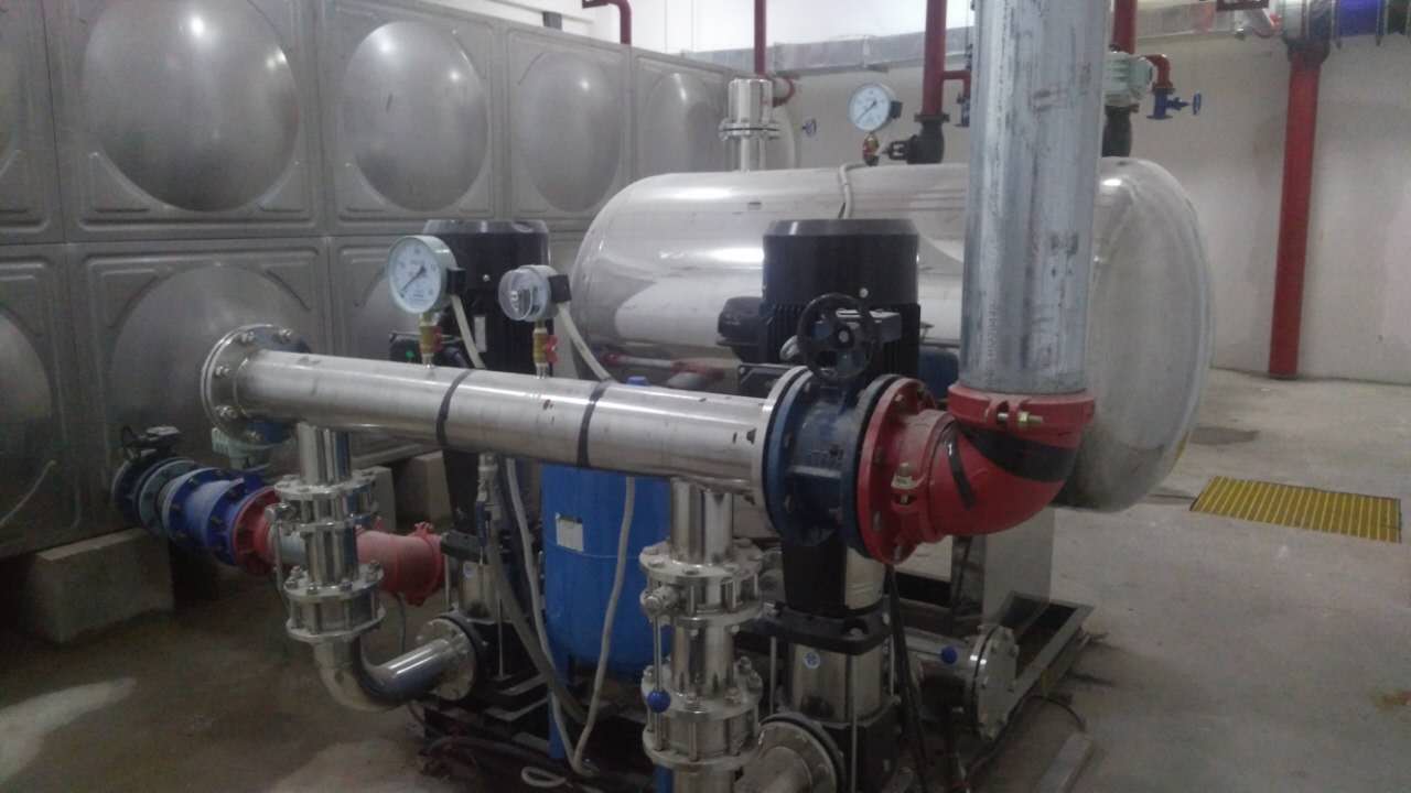 無(wú)負(fù)壓管網(wǎng)增壓穩(wěn)流供水設(shè)備觸屏操作簡(jiǎn)便好用